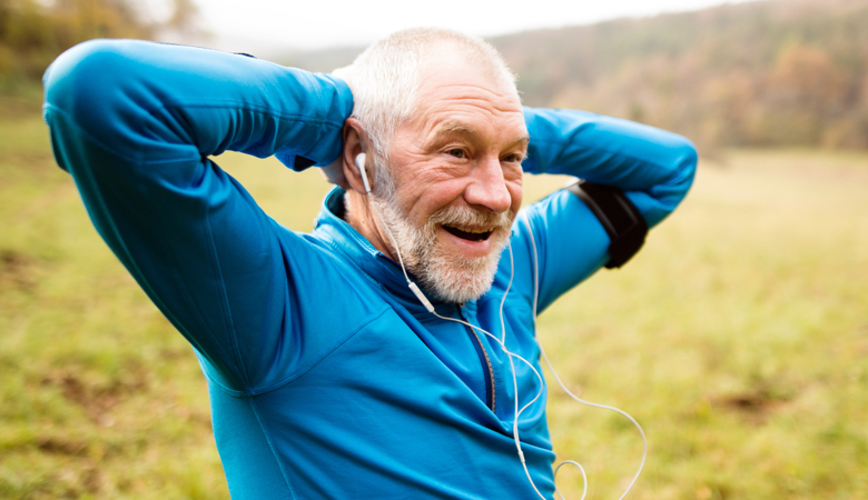 Mann mit manifester Osteoporose wirkt Bewegungsmangel durch Sport entgegen